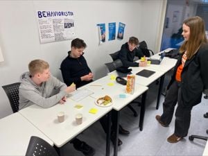 Elevar på vg1 studiespesialisering med fordjuping innan business som har fagdag